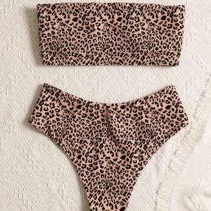 Leopard print bikini 👙